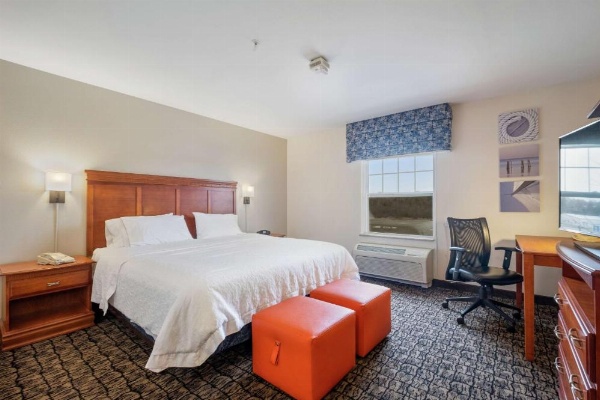 Hampton Inn By Hilton & Suites Rockland image 9